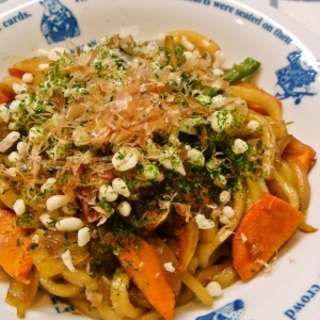 残り野菜で至高の焼きうどん★とんかつソースで